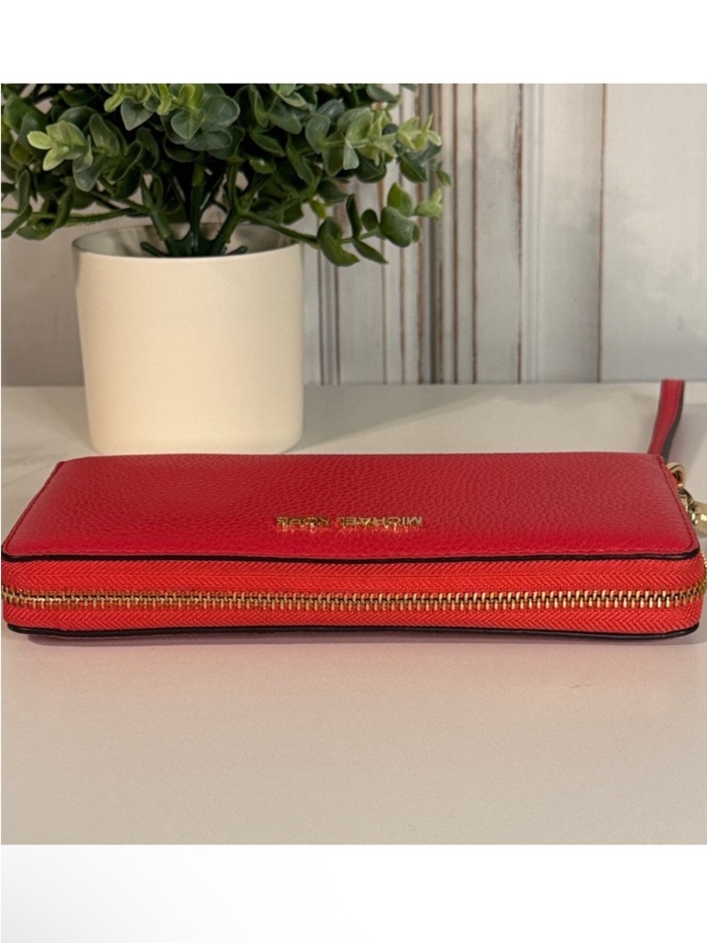 Low start Michael Kors Red Pebbled Leather Zip Around Wristlet Wallet Gold Logo - Picture 6 of 7